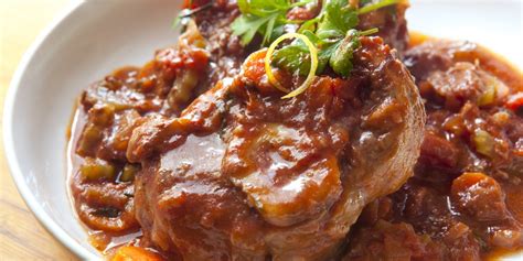 Le carote hanno bisogno di molto, è possibile e più di quanto indicato nella ricetta, risulterà molto nasello stufato con carote pronte. Ricetta Ossibuchi di vitello in umido facile | Come uno chef