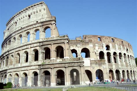 Para la solemne inauguración del anfiteatro se organizaron unos juegos por todo lo alto que duraron cien días y el coliseo romano como arquitectura es un orgullo para roma, pero para lo que lo usaron esa partida de emperadores locos por lo tanto ese coliseo. Colosseum, Imperial Rome, c.70-80, Rome