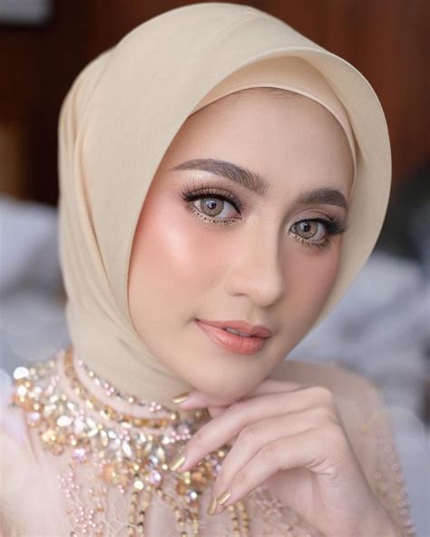 gaya makeup pengantin hijab yang jadi favorit pengantin wanita di 2021 pengantin berhijab
