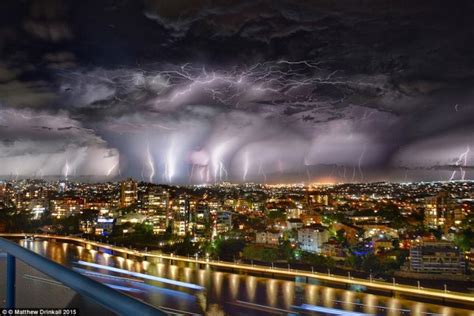 28 000 lightning strikes hit brisbane australia