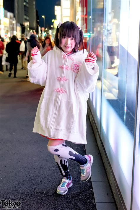 Harajuku Girl In Zzz Oversize Hoodie Nile Perch Candye Syrup And Acdc