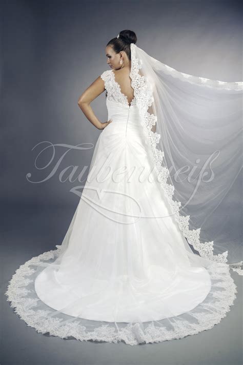 Der farbton strahlt stets eine gewisse ein brautkleid in weiß ist schon lange kein muss mehr. Brautkleid TW0092B aus Organza und Spitze mit dezenten Perlen