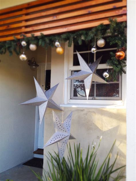 Stop by your local at home store to shop all the holiday accessories and decorations you need. Modern christmas decoration | Modern christmas decor ...