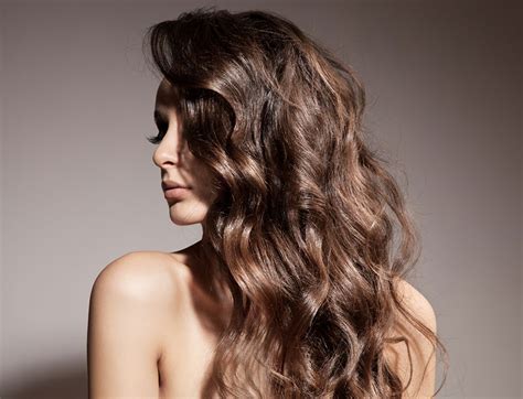 capelli castani come valorizzarli con i tagli più glam del momento spinkup