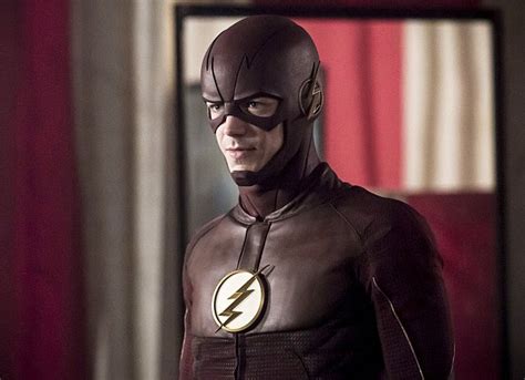 The Flash Season 4 Set Photos Reveal New Suit And Female Villain