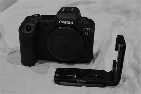 Sold: Near New Canon R5 & BG-R10 Grip w/access - FM Forums