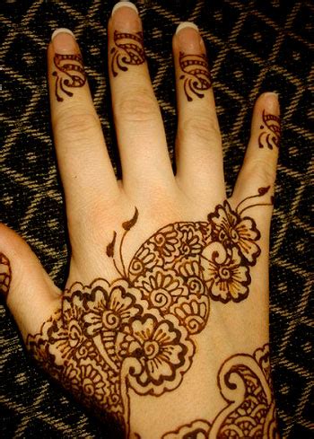 Arabic mehndi design mostly has decorative outlines, such as 3pakistani mehndi designs. Fancy Mehndi Designs Pictures 2012 - fashion world