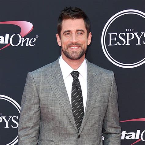 Shailene woodley has confirmed she is engaged to nfl star aaron rodgers (john stillwell/pa). Shailene Woodley y Aaron Rodgers se comprometieron?! - E ...