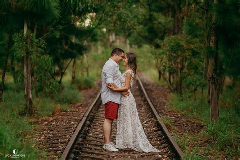 ensaio pré wedding na linha de trem do belvedere Wedding Photoshoot