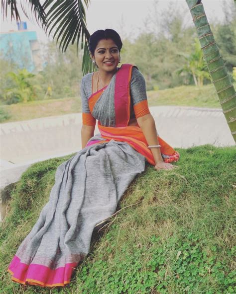 Actress vj chithra s biography vj chithu pandian stores mullai. VJ Chithra (Chithu) Wiki, Age, Biography, TV Shows, Images ...