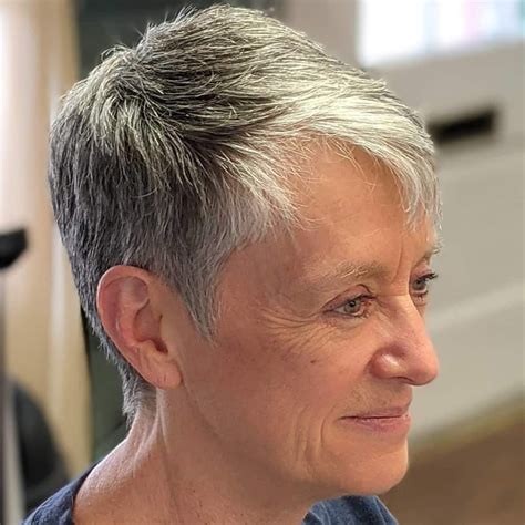 24 Edgy Hairstyles For Women Over 60 Who Want A Young Short Hair Over 60 Short Hair Older Women