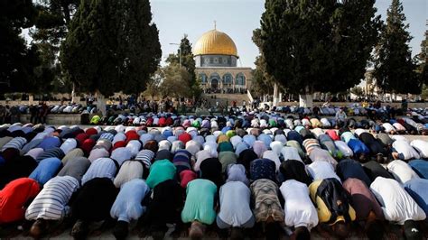 Palestinian Muslims Enter Jerusalem Holy Site For First Time In Two