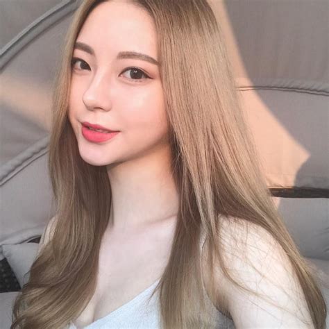 Asian Pretty Girl Good Looking Ulzzang Seoulessx Korean Hair Color Long Hair Girl