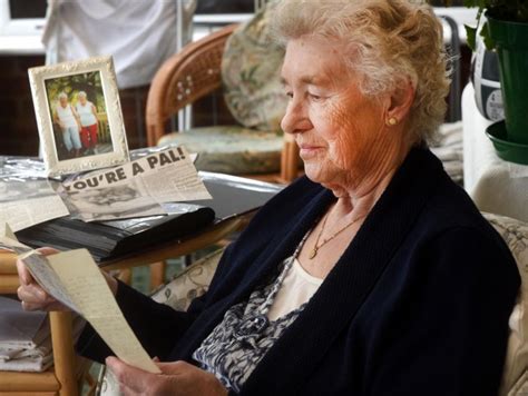 Grandmas Who Live 11000 Miles Apart Celebrate 70 Years Of Being Pen