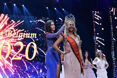 Hoe miss belgië 2020 per ongeluk een bh tevoorschijn toverde. Celine Van Ouytsel (23) nieuwe Miss België ondanks val tijdens defilé | Showbizz | HLN