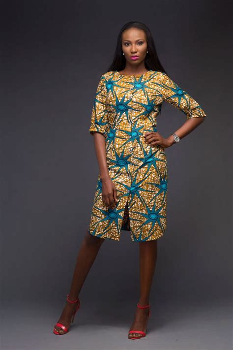 On note aussi les pagnes brillants qui font également fureur pour apporter une touche originale à notre. 100+ Modèles de Robe Pagne Africaine Pour Vous Donner Des ...