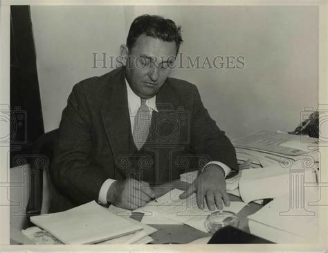 1937 Press Photo Leon Henderson At Work Nee67485 Historic Images