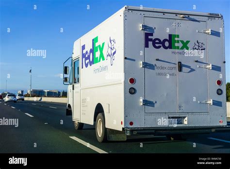 Fedex freight truck hi-res stock photography and images - Alamy
