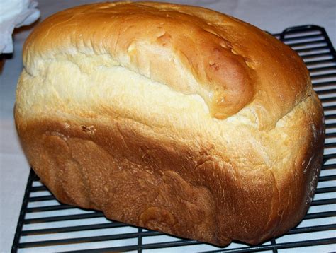 This book is supposedly written for beginners who have a zojirushi machine and contains some useful recipes,however there are many problems. Hawaiian Bread in the Bread Machine | Bread Machine Recipes