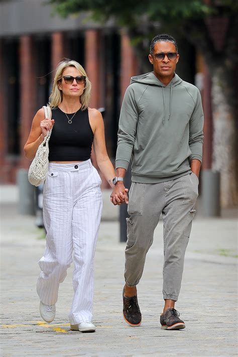 Amy Robach And Tj Holmes Hold Hands In Nyc Photos