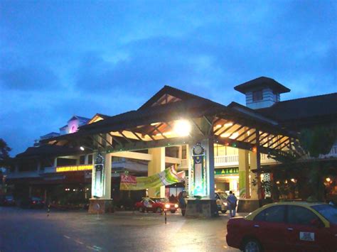 Langkawi's largest shopping mall, also known as langkawi fair pusat membeli belah. ファイル:Langkawi Fair Shopping Mall, Langkawi, Kedah ...