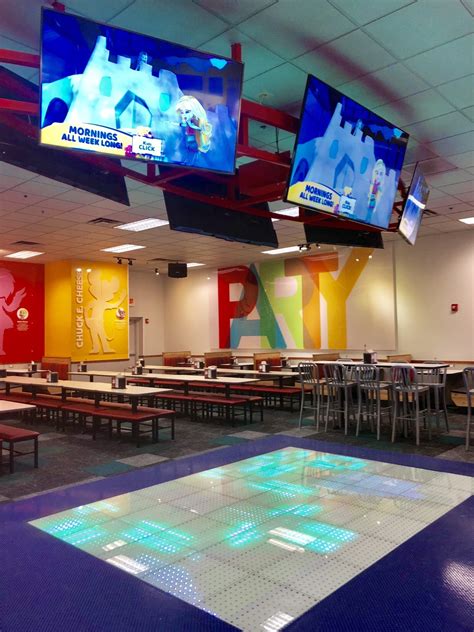 Chuck E Cheeses Gets A Makeover And Its More Parent Friendly Than Ever
