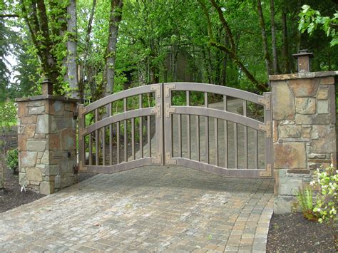 Gate With Custom Shaped Bottom By Stratford Gate Systems