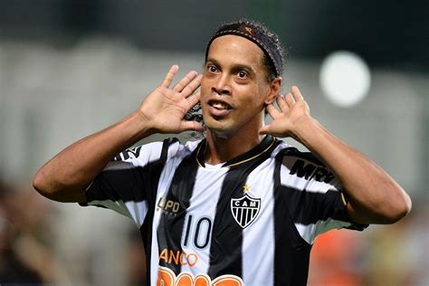 Ronaldinho Ronaldinho Ga Cho Batucando Na Final Da Copa Do Mundo Da Mariogamesindex