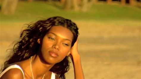 Jessica White Gets Leid In Hawaii Goes Completely Bare In Paradise