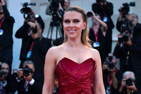 Scarlett Johansson Turns Bombshell For The Marriage Story Venice Film