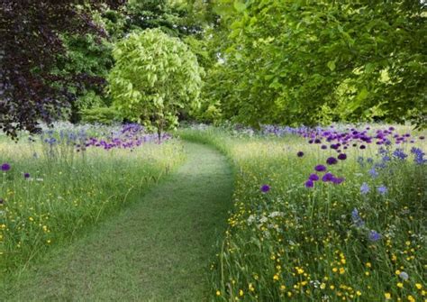 A Tour Of The Royally Famous Highgrove Garden Beaux Jardins Jardins