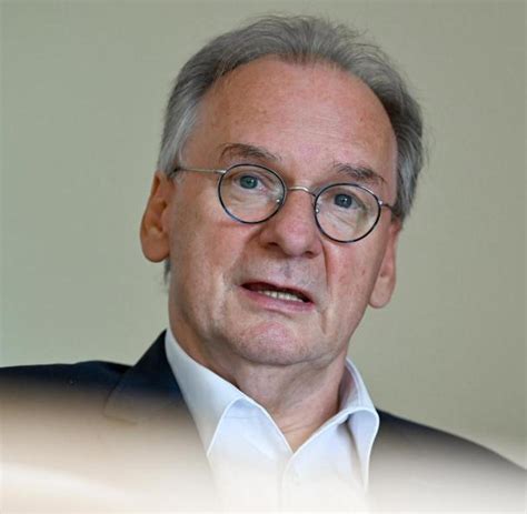 Zuvor war er landesminister für wirtschaft und arbeit. Bundesrat wählt Haseloff zum neuen Präsidenten: Woidke ...