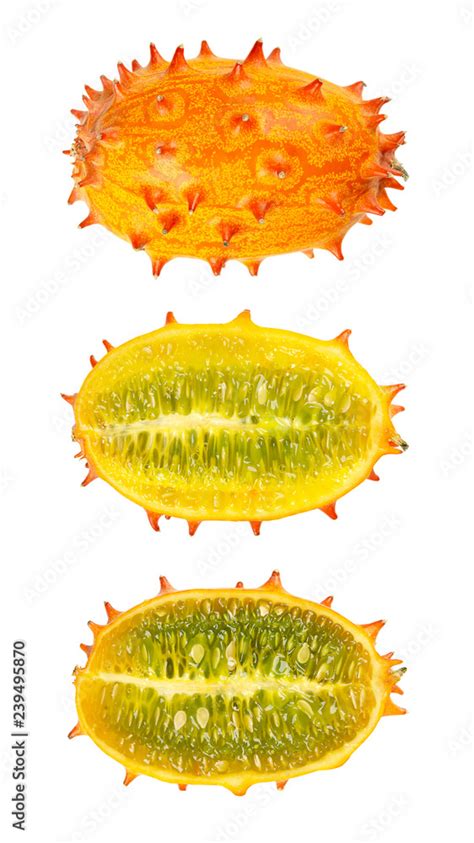 Foto De Kiwano Horned Melon Whole And Half Fruit Isolated Over White