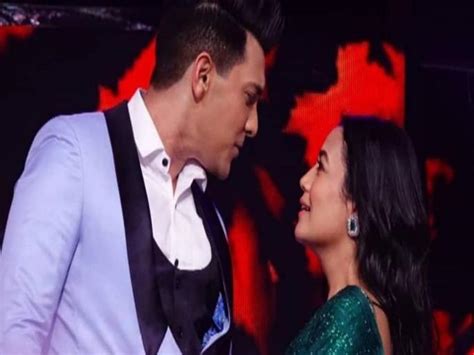 Aditya Narayan And Neha Kakkar Marriage Video Leaked From Indian Idol