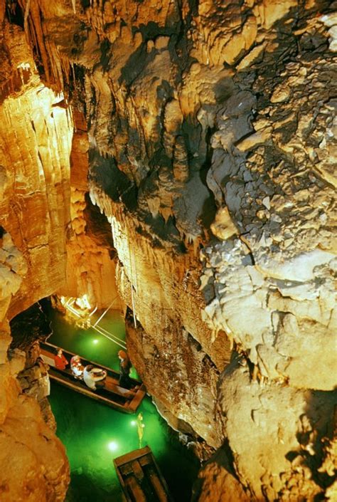 Top 10 Most Amazing Caves To Visit In The Usa Pinspopulars Kentucky