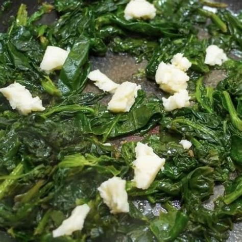 How To Cook Canned Spinach Easy Recipe Ready In Minutes Hotsalty