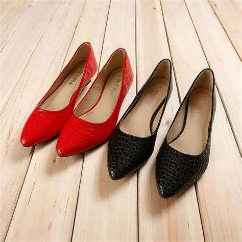 Luxury Designer Women Red Flats Shoes Fashion Forward Shiny Snake Print