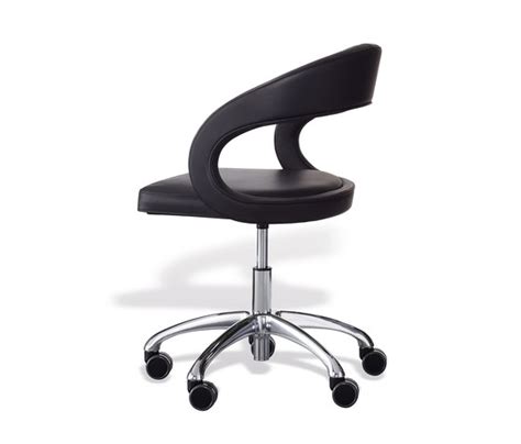 Der girado stuhl mit fußkreuz wurde mit dem red dot design award 2007 ausgezeichnet. girado Stuhl von TEAM 7 | girado Freischwinger | mit