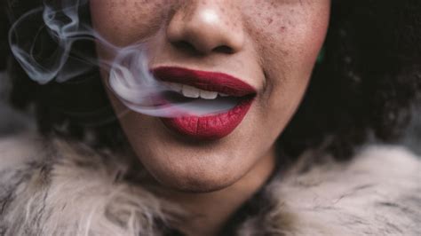 Humo De Tabaco Es Exhalado Por El Cuerpo Hasta Seis Horas Después De