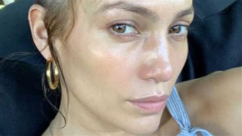 Nicht nur ungeschminkt, sondern auch richtig sportlich. Natürlich schön: Jennifer Lopez zeigt sich verschwitzt und ...
