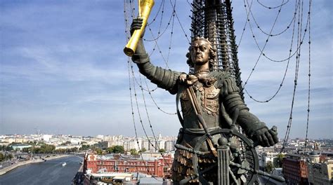 То есть даже официально собянинские чиновники признали, что ранее положенная плитка действительно неудобна для ходьбы. 8 московских явлений, ставших мемами. Статьи. Онлайн-гид ...