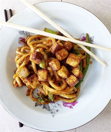 The Easiest Tofu Noodle Stir Fry A Foodie Goes Cleanish