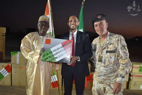 Niger Militari Italiani Donano Apparecchiature Mediche Ai Servizi
