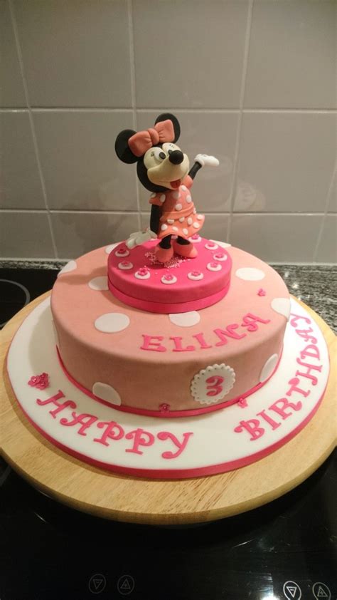 Minnie mouse kuchen rezepte 56 best torten images on. Minnie Mouse Torte | Leckere kuchen, Süße kuchen, Dessert