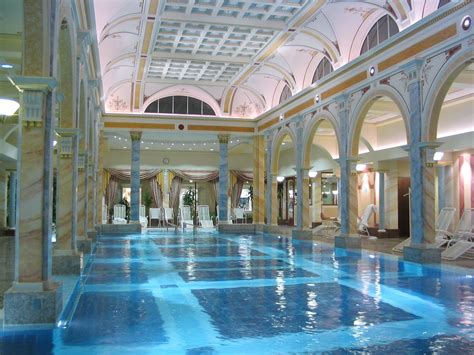 Indoor Swimming Pool With Extraordinary Design Ideas