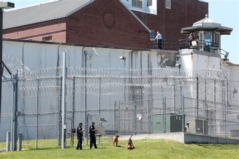 With Power Tools And A Ruse 2 Killers Flee New York Prison The New York Times