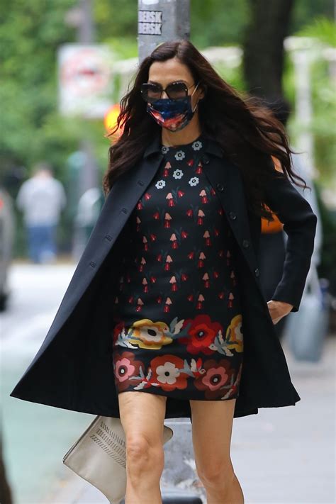 Наиболее известна в роли ксении онатопп в фильме «золотой глаз». FAMKE JANSSEN in a Floral Mini Dress Out in New York 10/22 ...
