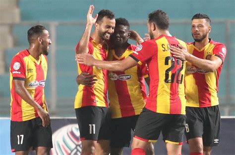 شعار المنتخب التونسي الذي يتكون من هلال ونجمه ودائره بيضاء يحيط بها اللون الأحمر والزي الرسمي للمنتخب التونسي هو اللون. راحة بثلاثة ايام للاعبي الترجي التونسي واصابة المدافع ...
