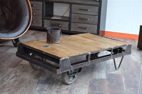 La table de salon industrielle est une table basse en métal et bois ou tout en métal. Table basse industrielle ancienne - Le bois chez vous
