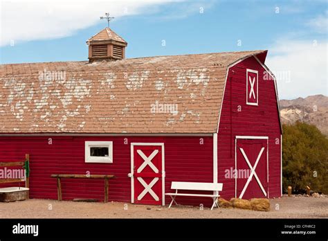 Red Barn Window Hi Res Stock Photography And Images Alamy